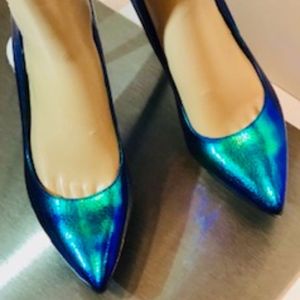 BCBG IRRIDESCENT SNAKESKIN PUMPS